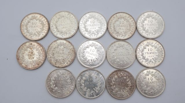 14 pièces de monnaie en argent à valeur faciale de 10 francs Herc...
