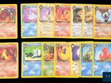 Les cartes Pokémon sont alignées et prêtes à être jouées.
