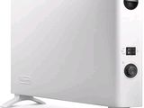un radiateur électrique blanc posé sur une table blanche