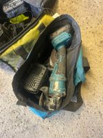 Une meuleuse d'angle sur batterie avec un chargeur de batter… (photo 4)