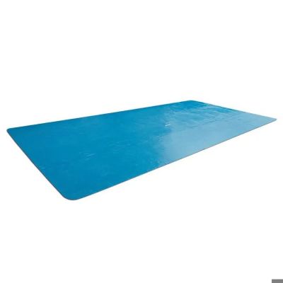 un gros plan d'un tapis bleu sur fond blanc