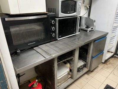 1 congélateur coffre 1 ensemble de vaisselle et ustensiles