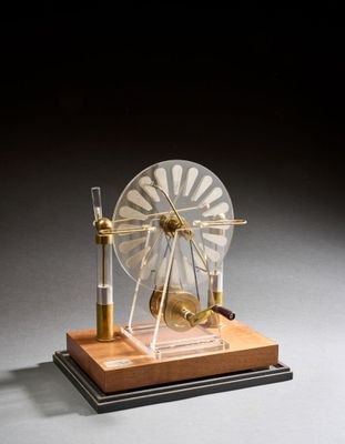 une image représentant une maquette de machine à vapeur