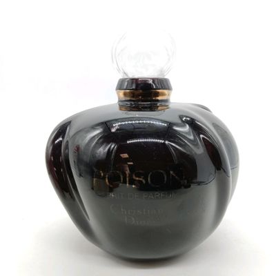 DIOR. Factice géant vide "Poison" en verre bordeaux foncé, t…