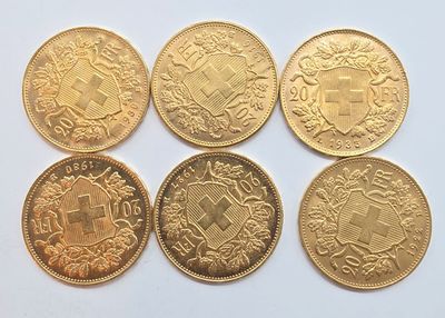 six souverains d'or de tailles et de formes différentes