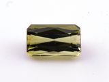 une tourmaline verte sertie d'un diamant noir au centre