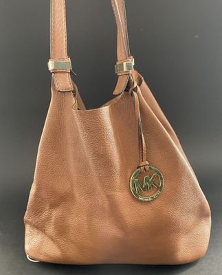 michael kors handbag in tan leather with gold hardware
