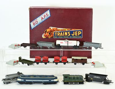 un circuit de train exposé dans une vitrine