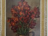 un tableau représentant un vase contenant des fleurs rouges