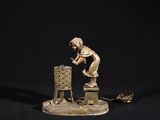 figurine en bronze représentant une femme travaillant sur une lampe