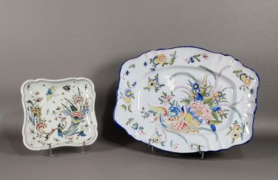 deux assiettes et une petite assiette sur la table