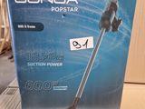 le carton d'un aspirateur sans fil posé sur un carton