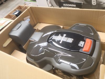 une boîte contenant une télécommande