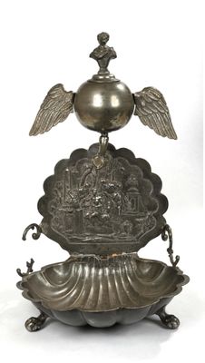 an image of a silver plate with a bird on top of it