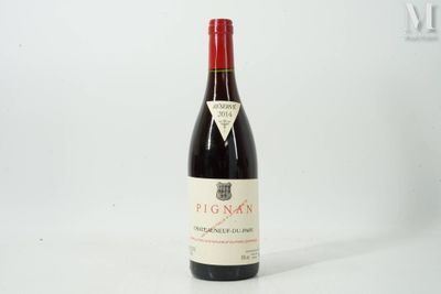 une bouteille de vin posée sur une table