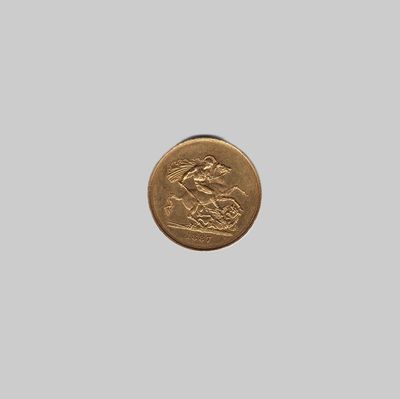 gros plan d'une pièce de monnaie sur une surface blanche