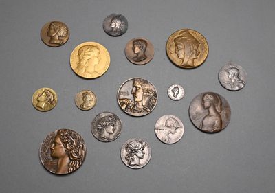 a lot of coins that are on the table