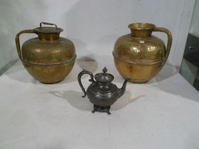 two vases that are sitting on a table