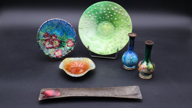 LIMOGES - Lot de 6 objets émaillés, coupelle signée DADAT, vide-p...