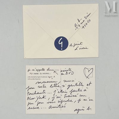 deux enveloppes qui ont été laissées sur la table
