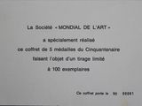a sign on the door of a building that says la societe mondial de l ' art