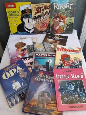 de nombreux livres pour enfants posés sur une table blanche