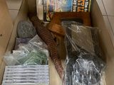 une boîte contenant un certain nombre d'objets