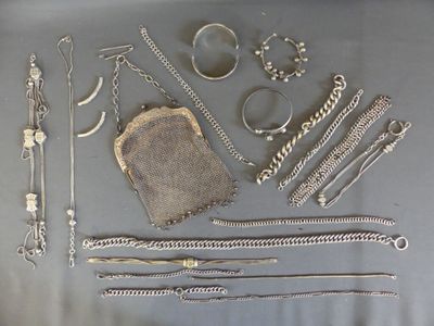Lot en argent XIXe dont bracelet niellé russe, sac de bal co…