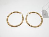 une paire de boucles d'oreilles en or