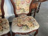 deux chaises avec rembourrage floral rembourrage rembourrage rembourrage rembourrage rembourrage rembourrage rembourrage