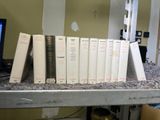 beaucoup de livres sur une étagère