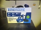un boîtier contenant un ventilateur, posé sur un comptoir