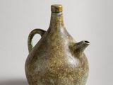 an image of a vase with a handle on it