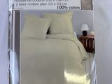 emballage d'un lit comprenant une paire d'oreillers et une taie d'oreiller
