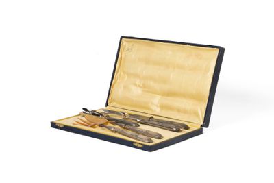 Service à gigot en métal argenté dans son coffret comprenant…