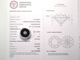 un gros plan sur un morceau de papier sur lequel figure un diamant