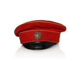 une image représentant un chapeau rouge orné d'un emblème doré