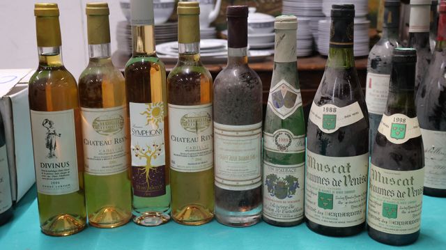 5 demi - bouteilles de vin blanc ,1 bouteille de vin blanc Gewurz...