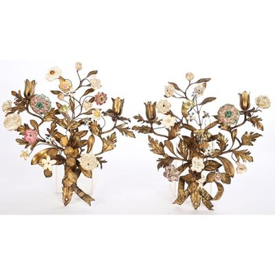 paire d'appliques murales anciennes ornées de fleurs et de feuilles