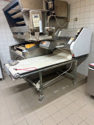 Façonneuse BERTRAND PUMA, prise en 380v et Table métallique élect...