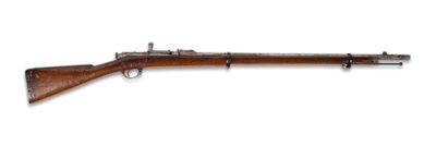 un fusil avec un canon en bois sur fond blanc