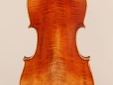 an old violin with a very long neck and a very long back