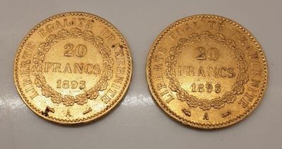deux pièces d'or, dont l'une est ornée d'une couronne et l'autre d'une couronne