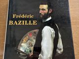 Le livre est posé sur une table sur laquelle se trouve un tableau.