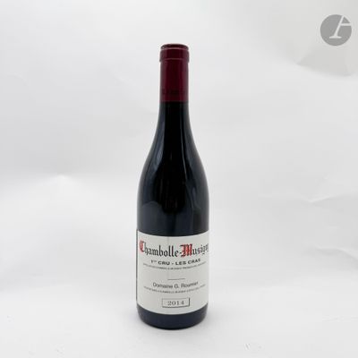 une bouteille de vin posée sur une table
