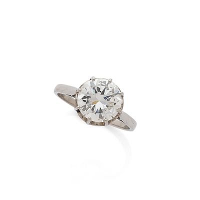 une bague en diamant à une seule pierre, par van cleef