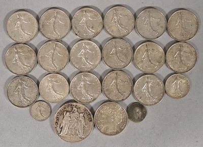 a lot of coins that are laying on a table