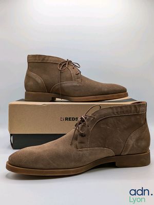 bottes de désert marron pour homme, en daim, avec lacets sur le dessus d'une semelle carrée