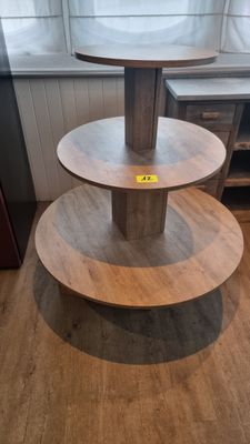 Présentoir rond en stratifié marron à gradins à 3 niveaux.