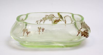 Emille GALLE (1846-1904), Coupe applatie de forme mouvementé…